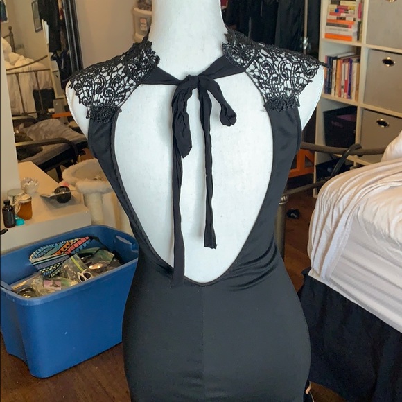 Gorgeous lulus dress with lace neckline size small - Picture 4 of 7